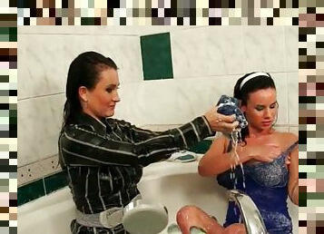 Hot lesbos strip wet and messy clothes in bath