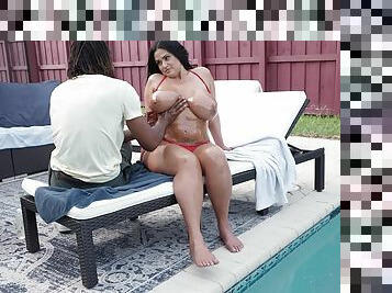 Big butt Latina Kailani Kai drops her bikini to ride a pool guy