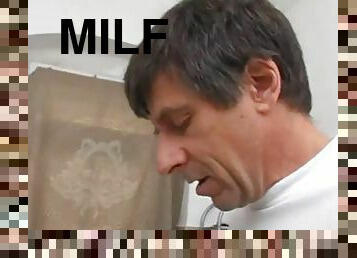 Milf no banheiro