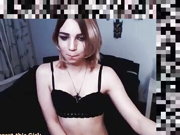 Pretty face tranny babe masterbates on webcam