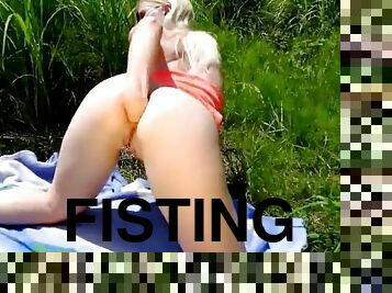 Blonde Webcam Slut Fisting Her Ass In Public