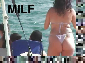 Booty MILF local beach voyeur video