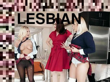 Amoral lesbos threeway energizing porn video