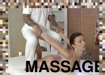 Hung Masseuse Gives Her A Bubble Bath On Her Bubble Ass