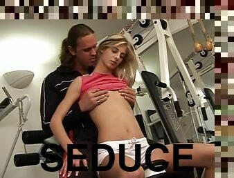Trainer seduces a leggy teen blonde for a gym fuck