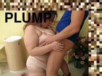 Huge ass plumper seduces fitness trainer