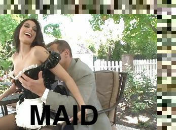 Hottest maid ever gets the hardcore shagging in the backyard