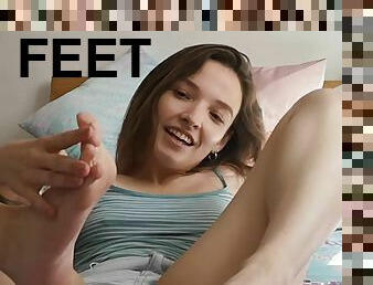 Teen Kylie amazing foot fetish solo video