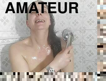 Lauri in the shower