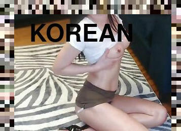 Korean horny camgirl oils her hot body