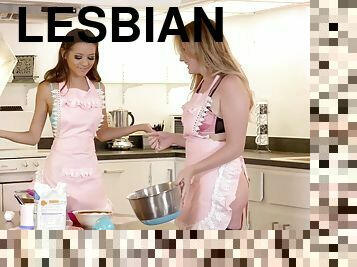 כוס-pussy, לסבית-lesbian, גרביונים-stockings, מטבח, צעירה-18, יפה, בריטני