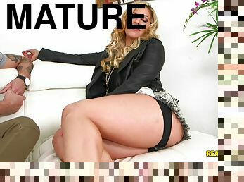 Mature Hunter - Getting It In 1 - Nikki Capone