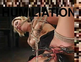 Vendetta enjoys having lots of wires on her vag in BDSM clip