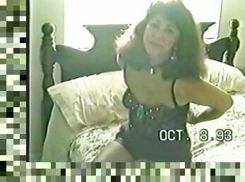 Hot milf pleases herself in amateur vintage video