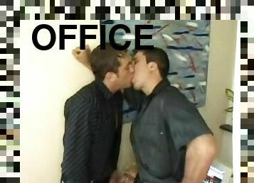 Three bisexuals bang that smoking hot blond in the office