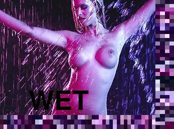 Wet emotions of a sensual blond solo model Amelia Talon