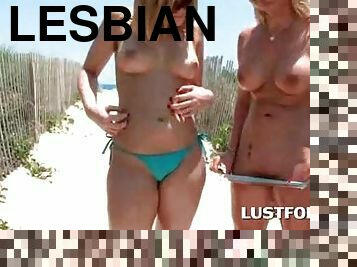 di-tempat-terbuka, umum, amatir, lesbian-lesbian, pantai, celana-dalam-wanita, berambut-pirang, normal, bikini, berkedip