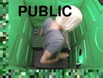 Blonde slut suck dick in public gloryhole at the park