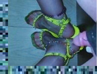 Piss cd sissy nylon feet in heels