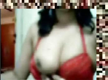 Smoking hot Indian vixen shows off her huge natural boobs