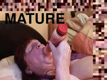 Mature redhead self fucking with vibrator in bed