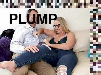 Plump and horny MILF amateur sex scene