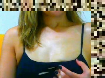 Turkish webcambabe shows her breasts