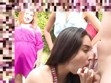 Spicy outdoor pussy licking