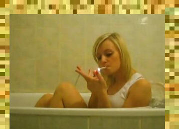 blond teen smoke in bath