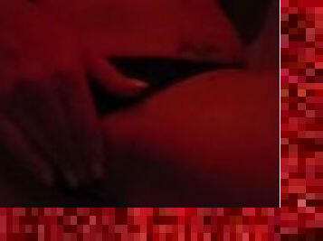Latina - Argenina Camila Forty se masturba con sus dedos en el sauna