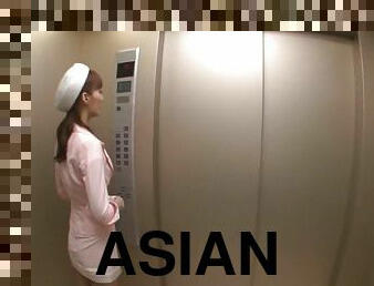 Good head during an elevator ride from a pretty Asian girl