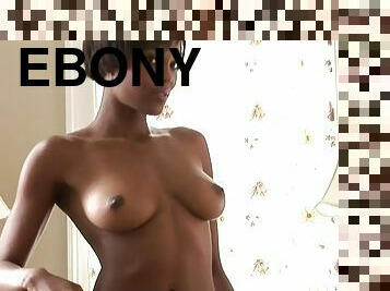 Dazzling Ebony Babe Chernise Yvette Looks Hot Totally Naked
