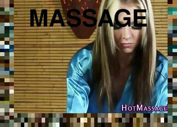 Kinky masseuse facialized