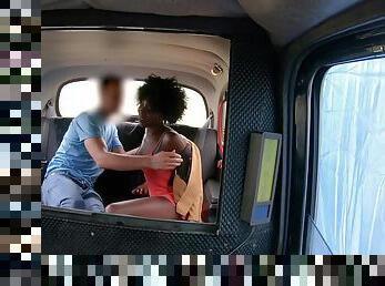 Short-haired ebony called Zaawaadi boned by kinky taxi driver