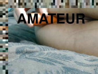 Amateur mom fucks ass with carrot on webcam