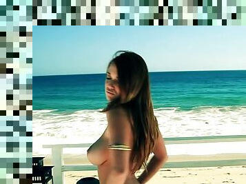 Leanna Decker Is An Amazing Naked Beach Beauty