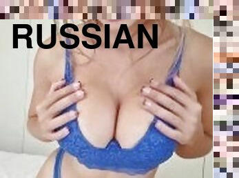 A very horny russian milf accompanies me to do a tiktok