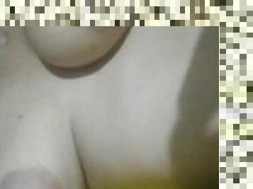 Le muestro mis tetas al novio de mi amiga ????????