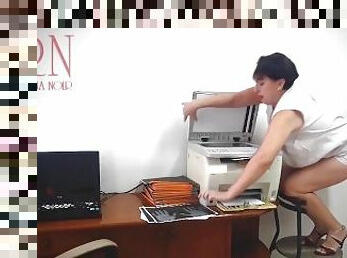 SEXRETARY Secretary scans boobs and pussy on MFP in office 2