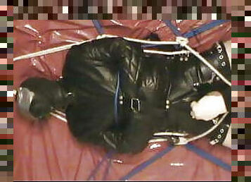 Cumcontrol in straitjacket