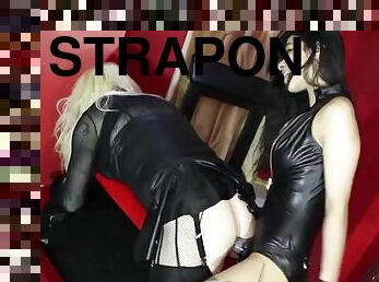 Strapon Femdom 94