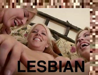 Texas Twins with lesbian friend Play Pussy