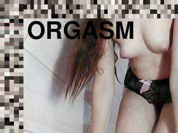 Solo Girl Gets Orgazm
