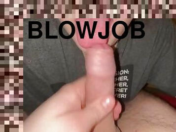 GIVES ME A JUICY BLOWJOB