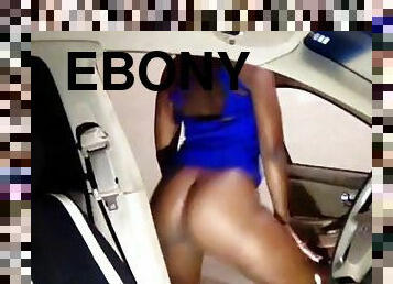 Thick Ebony outside twerking