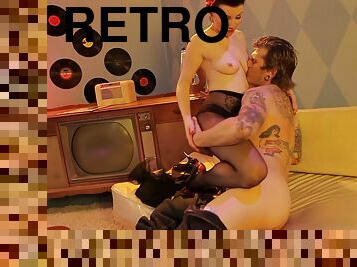 Sexy retro babe Veruca James fucked by her tattooed lover