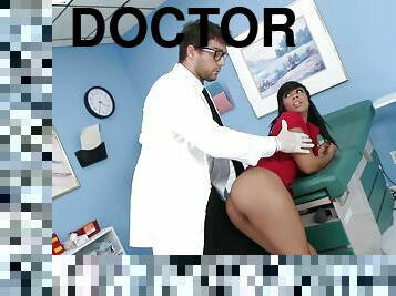 Doctor undresses his sexy patient and fucks her tight asshole