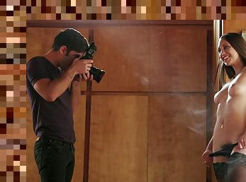 A photographer lays the pipe to his hot model after the shoot