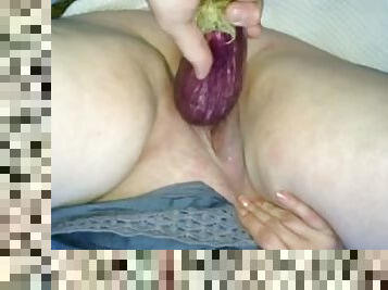 Chubby amateur skank gets her cunt fucked with an eggplant