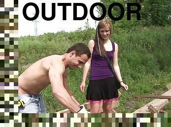 Sexy Teens Enjoys Getting A Hardcore Outdoor Fuck